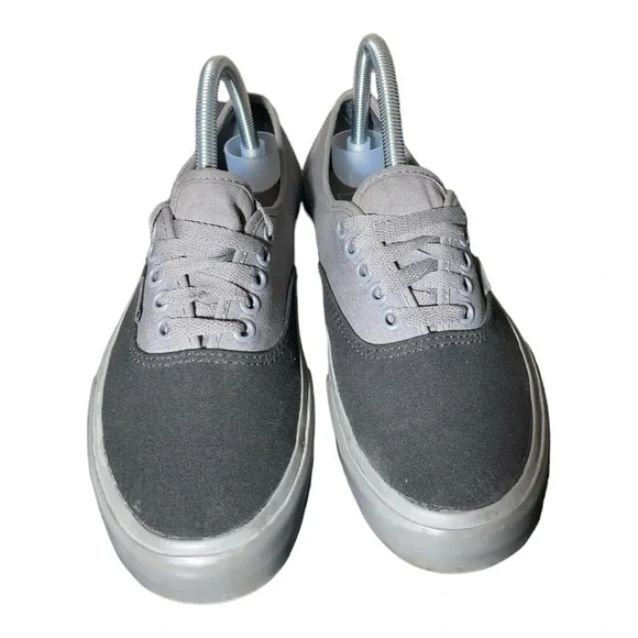 Vans Gray Two Tone Lace Up Sneakers Off The Wall Men size 6.5 and Women 8.0 - Picture 6 of 12
